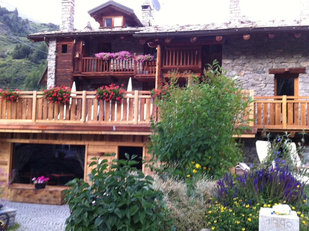 Les Trompeurs Chez Odette Bed & Breakfast Cogne Eksteriør bilde