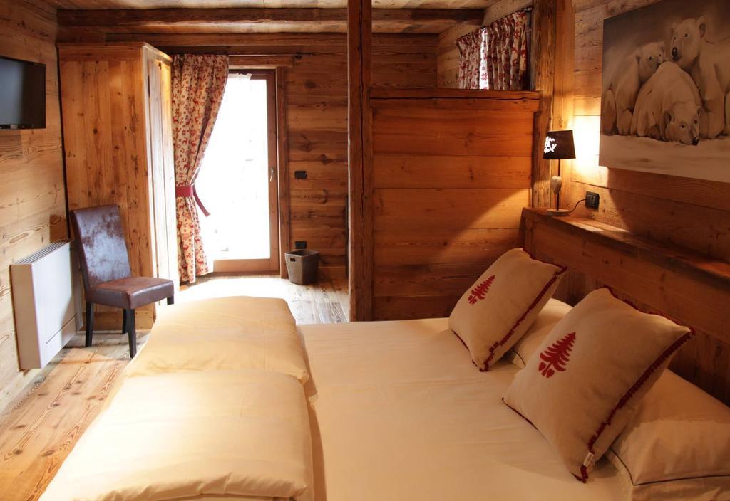 Les Trompeurs Chez Odette Bed & Breakfast Cogne Rom bilde